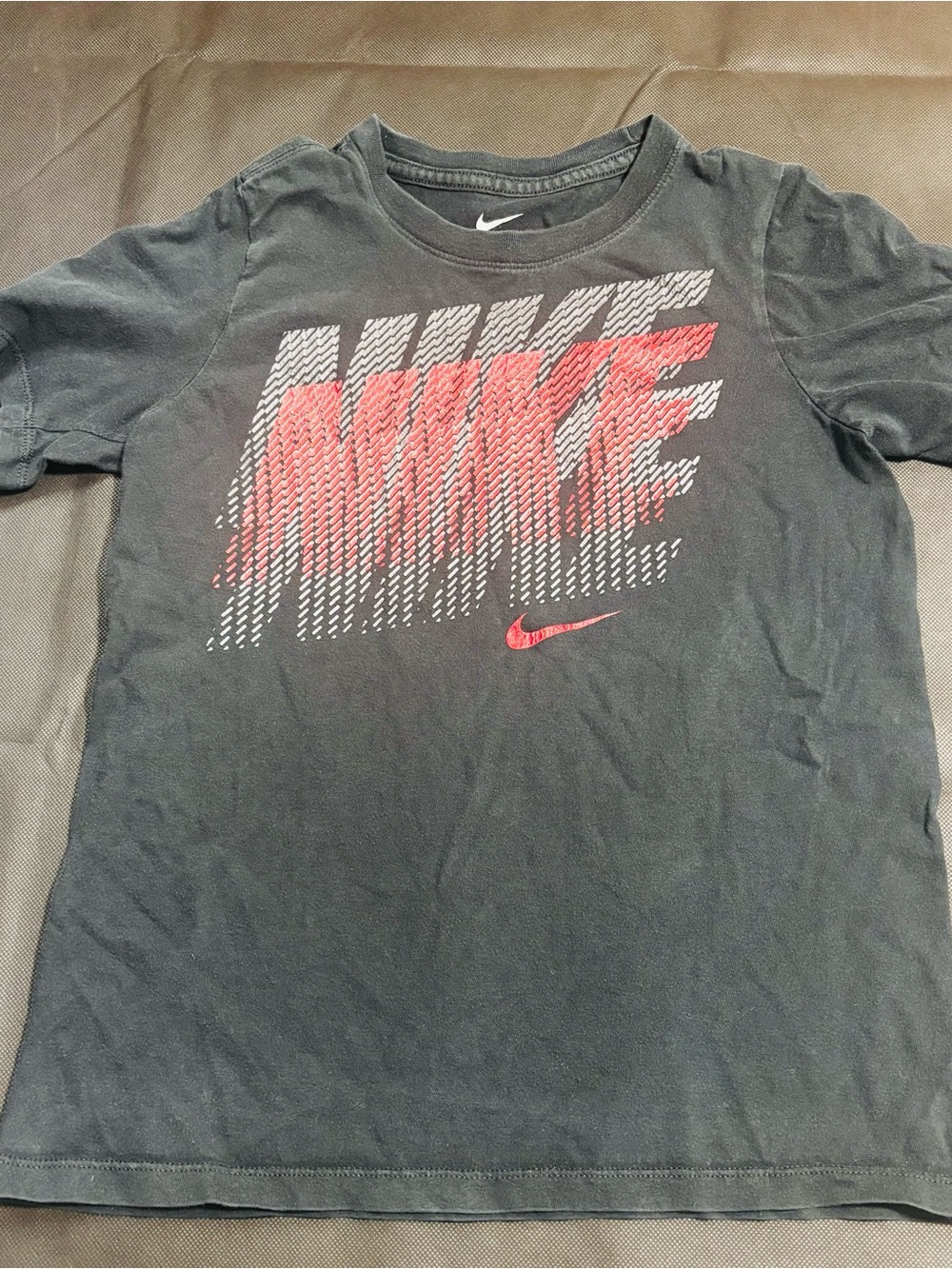 Nike Graphic Tee Shirt Black/Red/Grey Size Youth Small